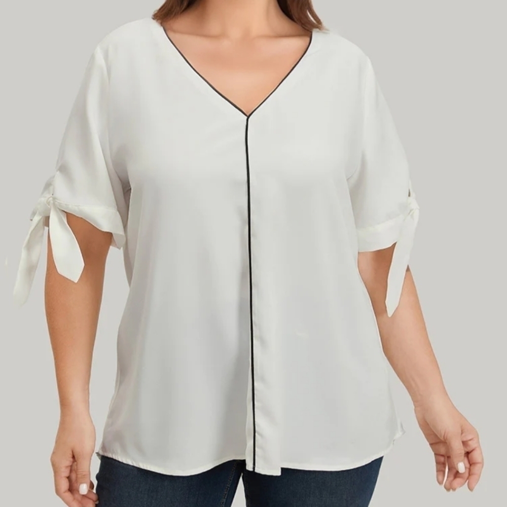 BloomChic White Blouse With Black Trim Size 26